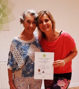 Fotka z mého prvního setkání s Dinah Rodrigues v r. 2017, kdy jsem byla certifikovaná jako lektorka hormonální jógy.
